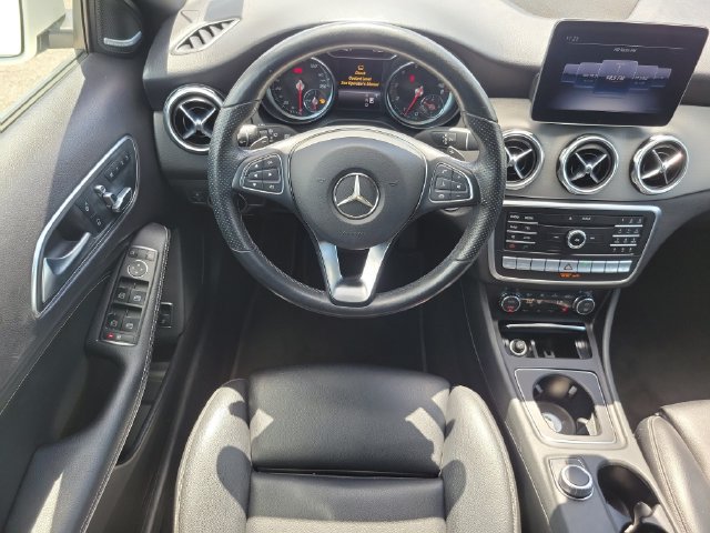 Used 2020 Mercedes-Benz GLA 250 4MATIC w/ Premium Package image 9