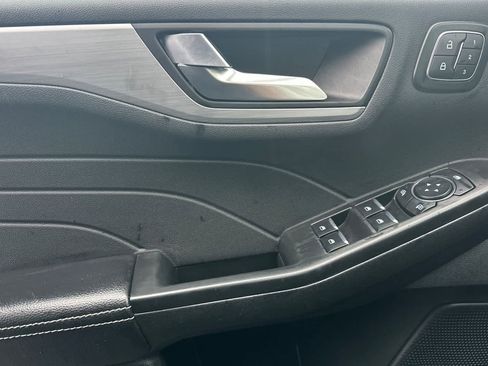 Certified 2025 Ford Escape Platinum image 12