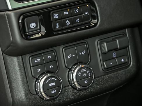 New 2026 GMC Yukon Denali w/ Denali Reserve Package AWD/4WD image 15