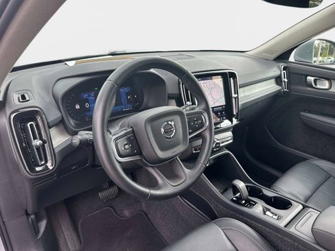 Certified 2025 Volvo XC40 B5 Core image 17