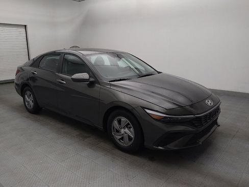 Used 2024 Hyundai Elantra SE image 11