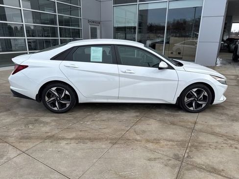 Used 2023 Hyundai Elantra SEL w/ Convenience Package image 8