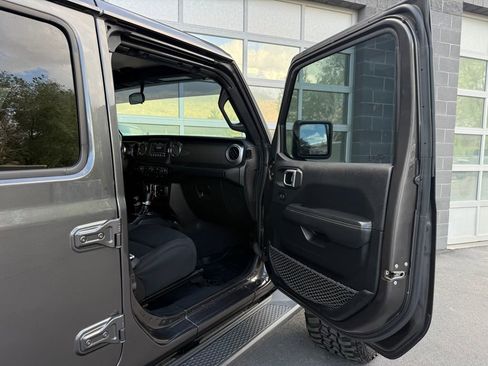 Used 2020 Jeep Gladiator Overland w/ LED Lighting Group AWD/4WD image 22