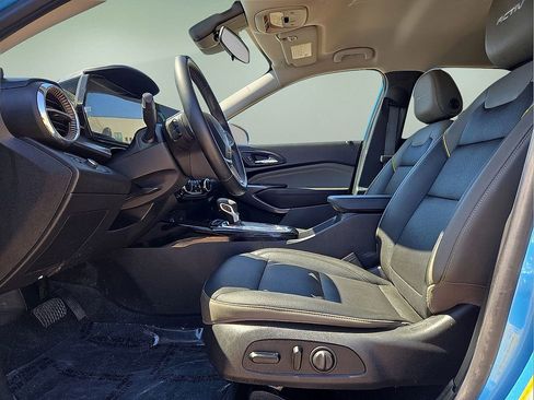 Used 2025 Chevrolet Trax ACTIV image 23