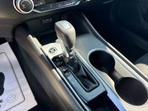 Used 2022 Nissan Altima 2.5 SV FWD image 19
