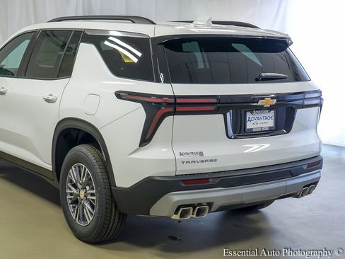 Used 2026 Chevrolet Traverse LT w/ LPO, Floor Liner Package FWD image 7