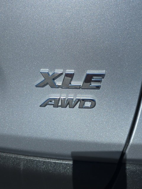 Used 2020 Toyota RAV4 XLE Premium AWD/4WD image 8
