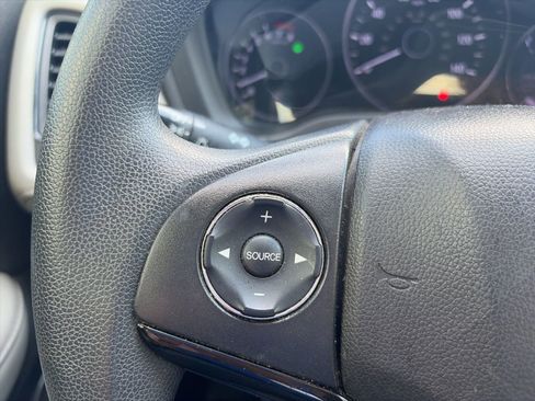 Used 2021 Honda HR-V LX image 16