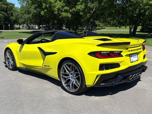 Used 2024 Chevrolet Corvette Z06 RWD image 15