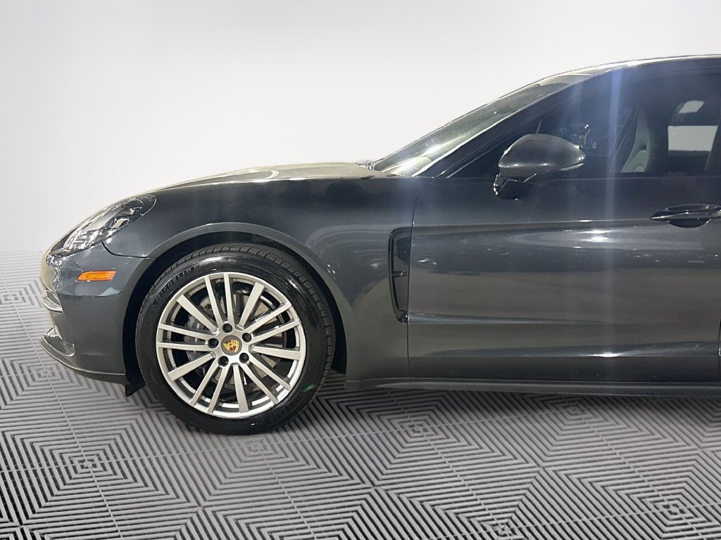 Used 2017 Porsche Panamera 4 AWD/4WD image 4