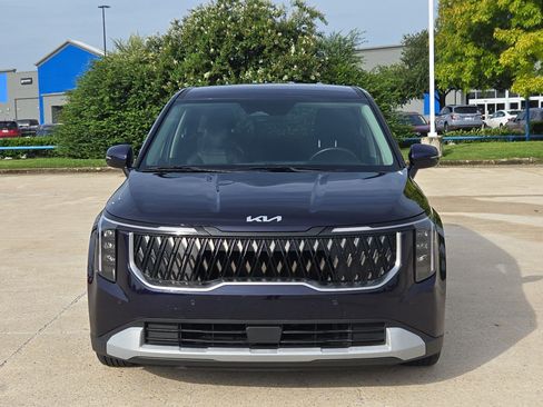 Used 2025 Kia Carnival FWD image 10