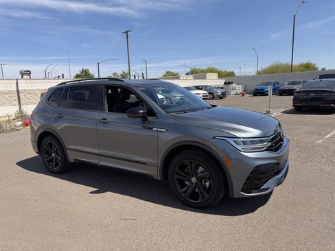 Used 2023 Volkswagen Tiguan SE R-Line image 6