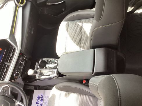 Used 2024 Chevrolet Trax LT w/ Sunroof Package FWD image 20