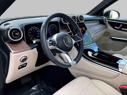 Used 2025 Mercedes-Benz GLC 300 image 16