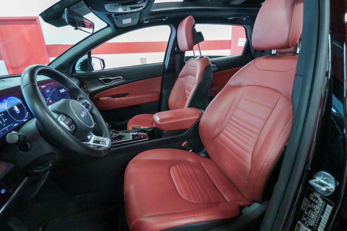 Used 2023 Kia Sportage SX FWD image 11