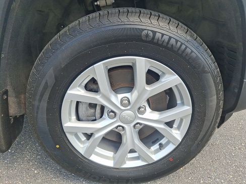 Used 2023 Jeep Grand Cherokee L Limited w/ MOPAR Finishing Package AWD/4WD image 8