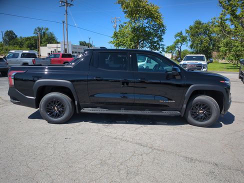 Used 2025 Chevrolet Silverado EV LT AWD/4WD image 4