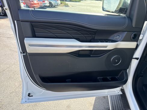 Certified 2020 Ford Expedition Platinum image 10