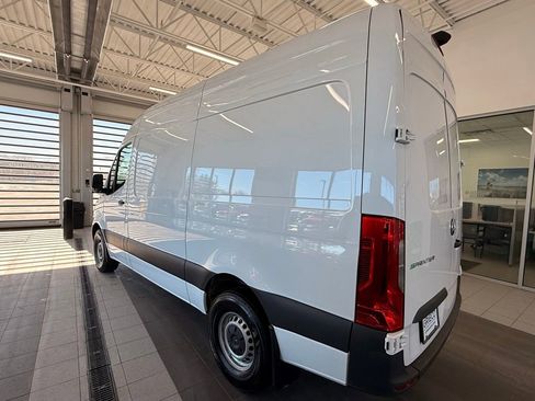 Used 2025 Mercedes-Benz Sprinter 2500 image 5