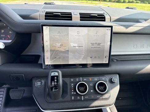 New 2025 Land Rover Defender 90 X-Dynamic SE image 18