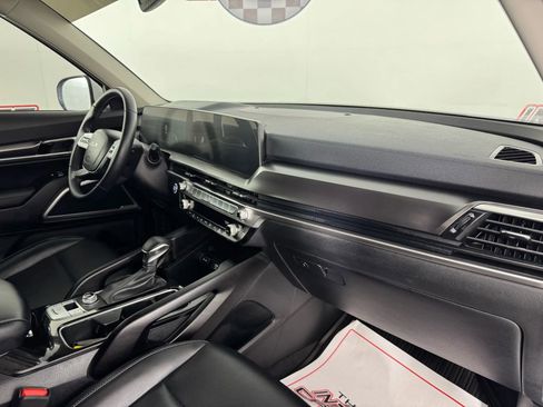 Used 2024 Kia Telluride LX image 12