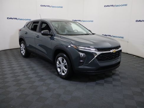 New 2026 Chevrolet Trax LS FWD image 3