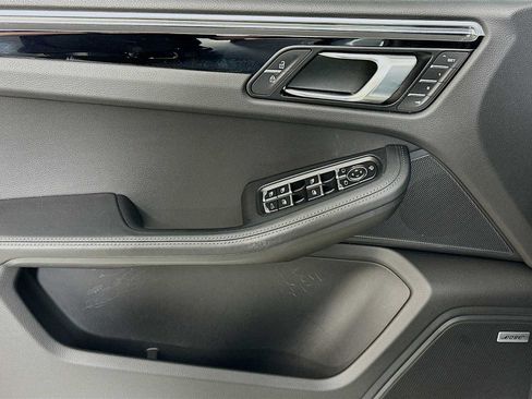 Certified 2026 Porsche Macan AWD/4WD image 11