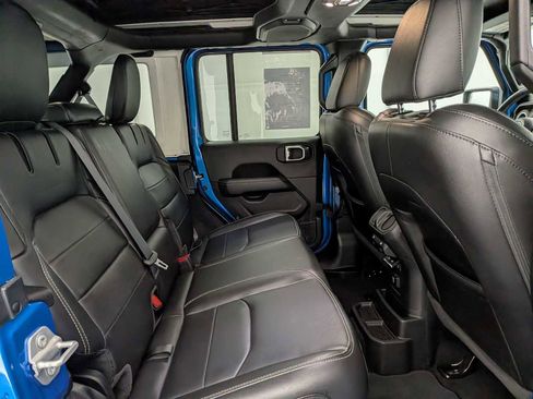 Used 2022 Jeep Wrangler Unlimited Sahara w/ Cold Weather Group image 20