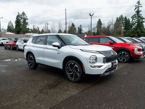 New 2025 Mitsubishi Outlander SE image 26