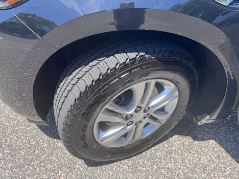 Used 2019 Buick Enclave Essence AWD/4WD image 17