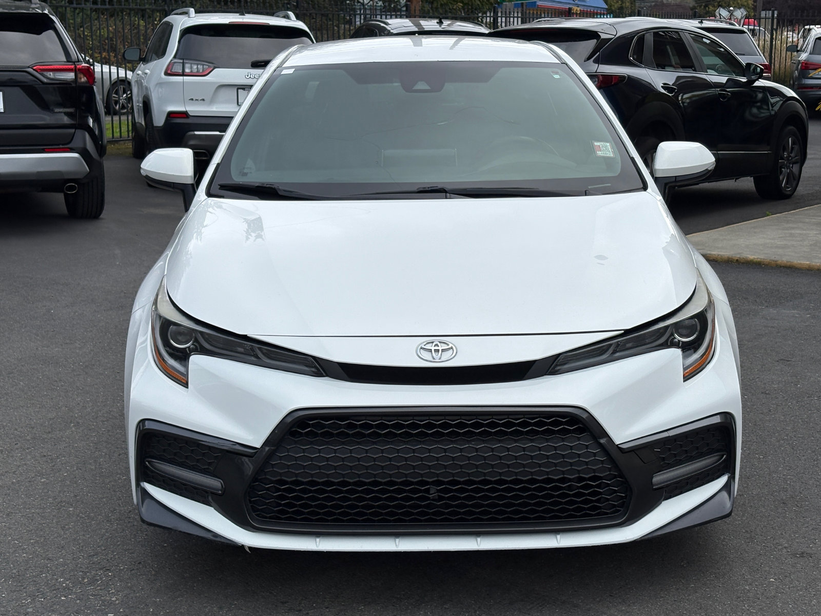 Used 2020 Toyota Corolla SE FWD image 2