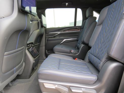 New 2025 Cadillac Escalade IQ Luxury 1 w/ Smart Trailering package image 17