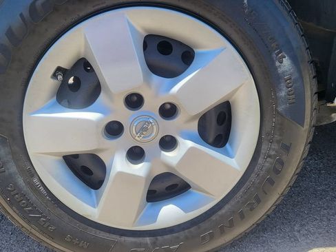 Used 2015 Nissan Rogue S FWD image 13