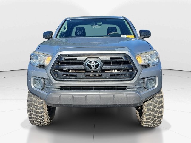 Used 2017 Toyota Tacoma SR AWD/4WD image 8
