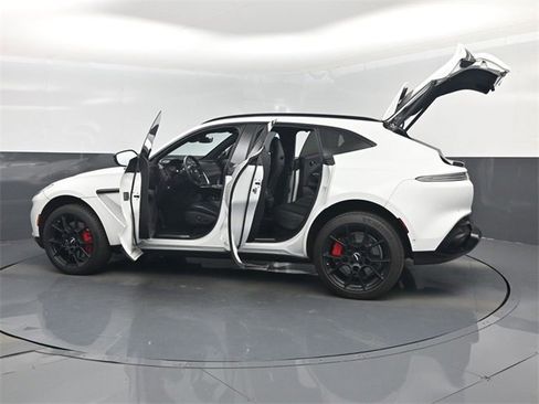 Used 2021 Aston Martin DBX image 52