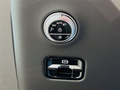 New 2025 Mercedes-Benz GLC 300 4MATIC image 10