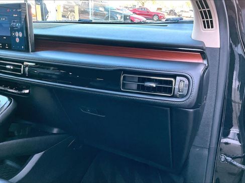 Used 2022 Lincoln Nautilus Reserve w/ Monochromatic Package image 18