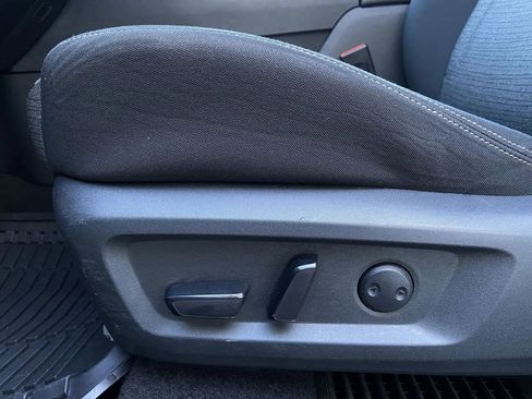 Used 2023 Nissan Rogue SV image 12