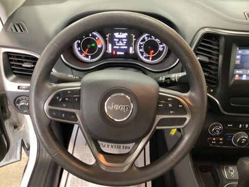 Used 2021 Jeep Cherokee Latitude FWD image 19