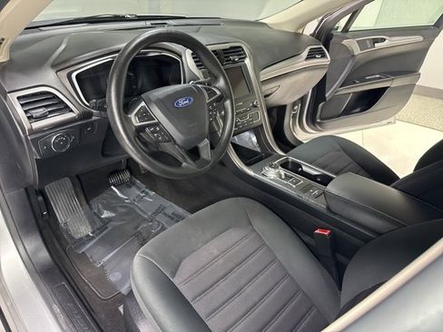 Used 2019 Ford Fusion SE image 10