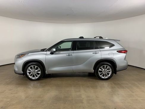Used 2020 Toyota Highlander Limited AWD/4WD image 18