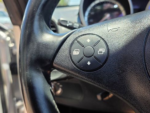 Used 2011 Mercedes-Benz SLK 350 image 22