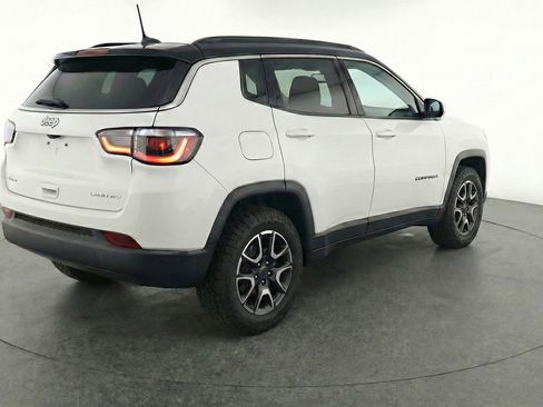 Used 2025 Jeep Compass Trailhawk image 9