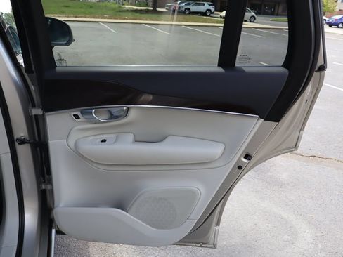 Used 2018 Volvo XC90 T6 Momentum w/ Convenience Package AWD/4WD image 27