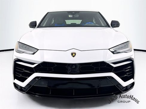 Used 2022 Lamborghini Urus image 2