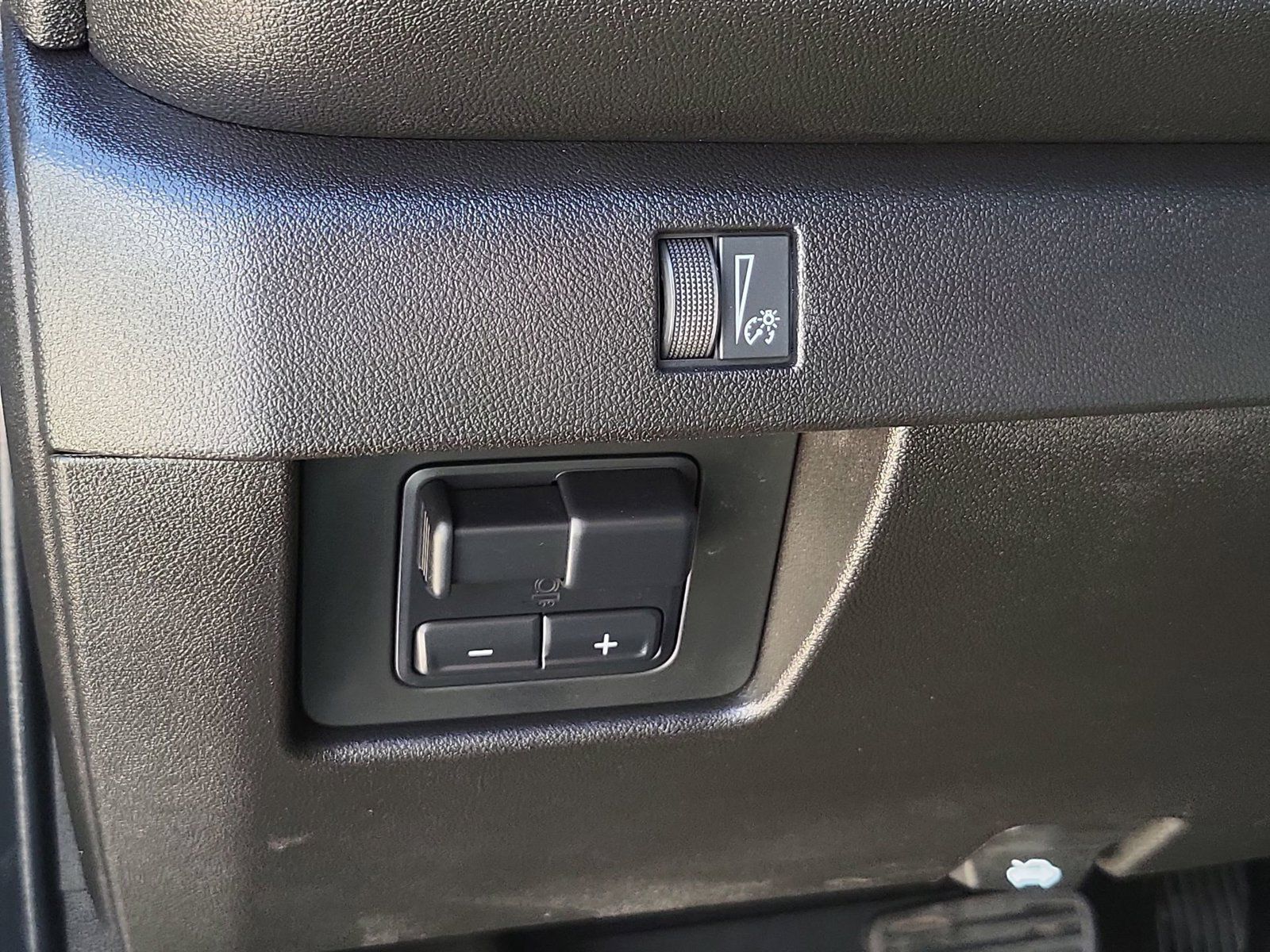 Used 2025 Chevrolet Colorado Trail Boss AWD/4WD image 18
