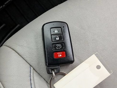 Used 2016 Toyota Highlander XLE AWD/4WD image 42