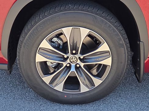 New 2026 Toyota Highlander XLE AWD/4WD image 5