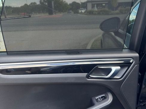 Used 2018 Porsche Macan Sport Edition image 16