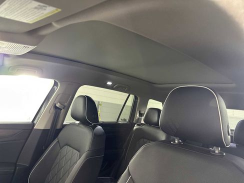 Used 2025 Volkswagen Atlas SEL Premium R-Line image 24